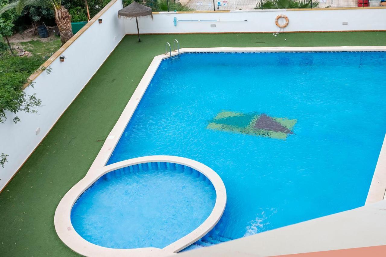 Atico Con Terraza-Solarium Y Piscina 4-6 Personas Wifi A/C Apartment Roda Bagian luar foto