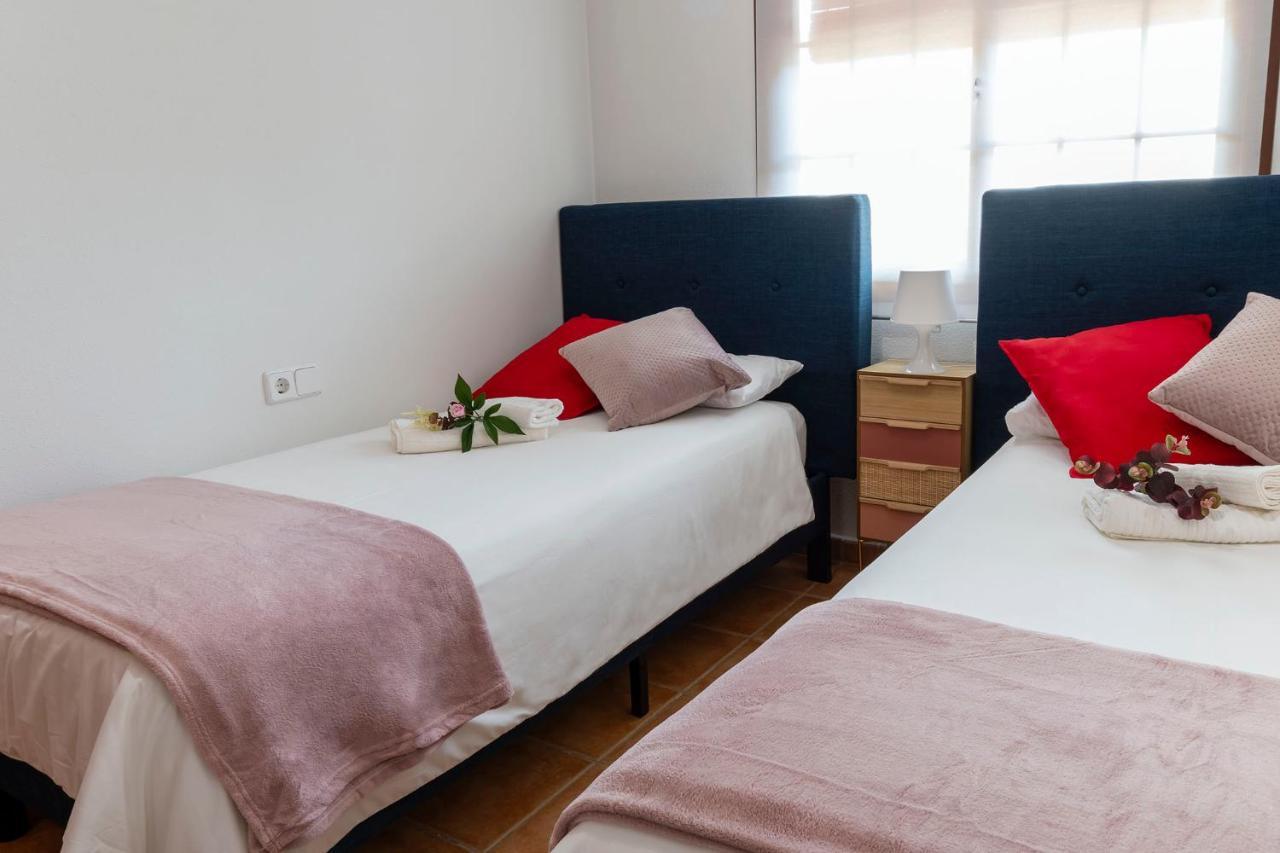 Atico Con Terraza-Solarium Y Piscina 4-6 Personas Wifi A/C Apartment Roda Bagian luar foto