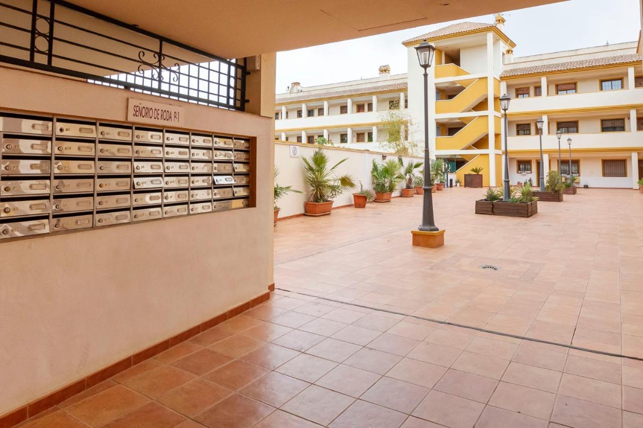Atico Con Terraza-Solarium Y Piscina 4-6 Personas Wifi A/C Apartment Roda Bagian luar foto